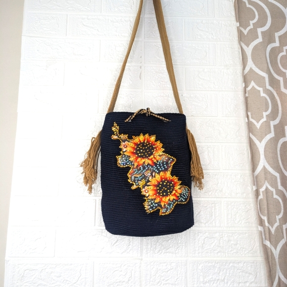 SOLD / Authentic Wayuu Bag / Handmade Bags/ Sunflower 🌻 - Picture 8 of 9